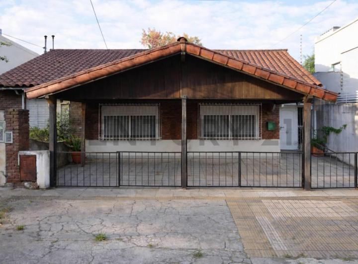 Casa · 243m² · 4 Ambientes · 2 Cocheras