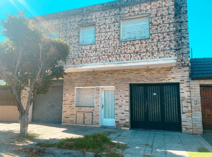 Casa · 200m² · 7 Ambientes · 3 Cocheras