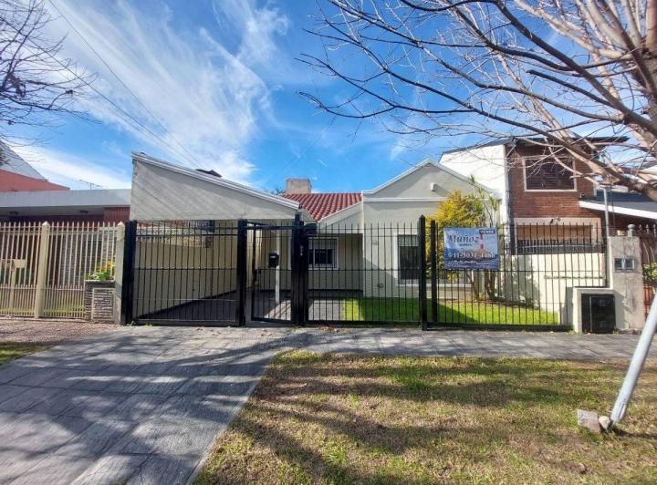 Casa · 100m² · 3 Ambientes · 2 Cocheras