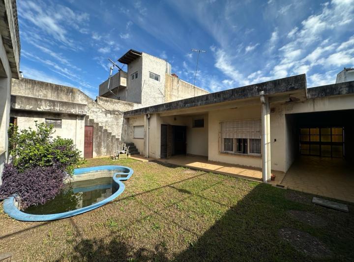 Casa · 160m² · 5 Ambientes · 4 Cocheras