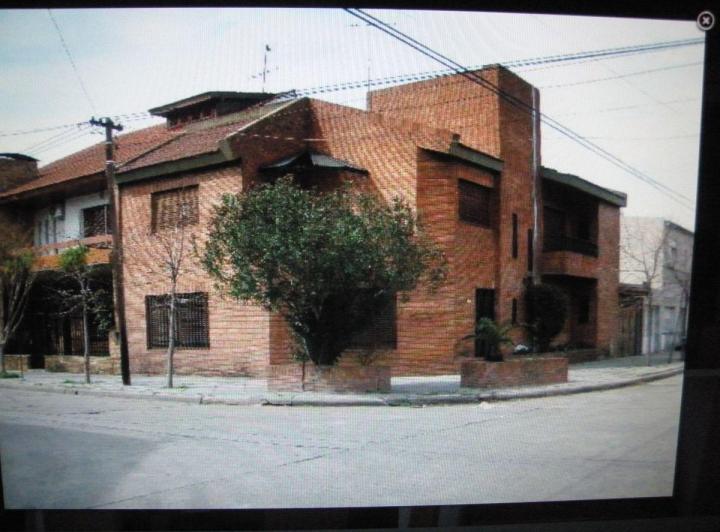 Casa · 220m² · 5 Ambientes · 1 Cochera