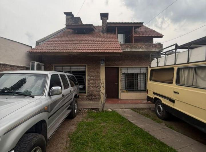 Casa · 131m² · 4 Ambientes · 2 Cocheras