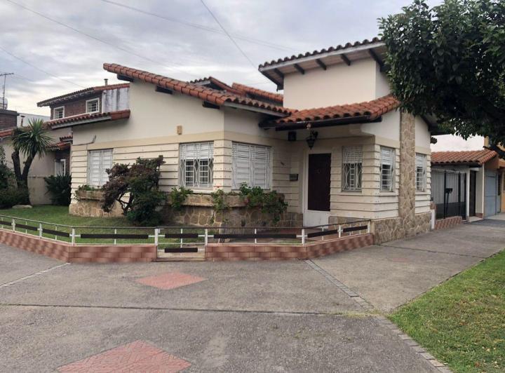 Casa · 165m² · 3 Ambientes · 1 Cochera