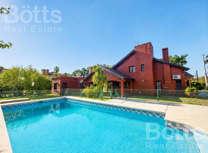 Casa · 154m² · 6 Ambientes · 7 Cocheras