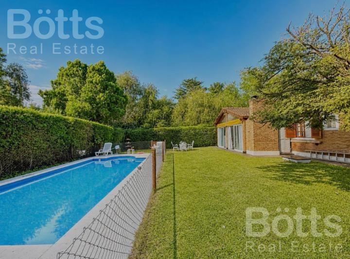 Casa · 110m² · 4 Ambientes · 4 Cocheras