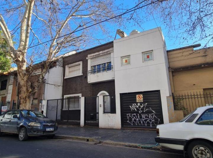 Casa · 240m² · 5 Ambientes · 2 Cocheras