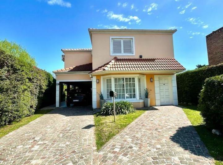Casa · 200m² · 5 Ambientes
