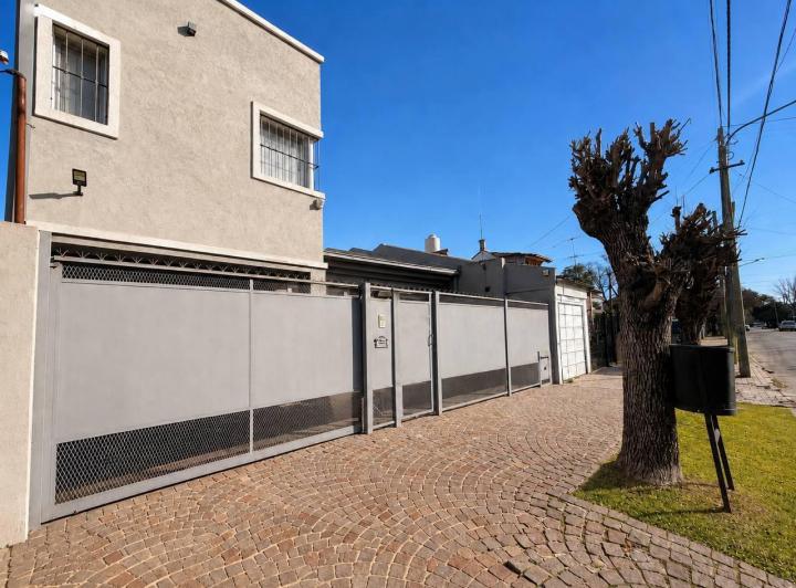 Casa · 280m² · 5 Ambientes · 1 Cochera
