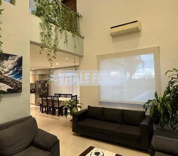 Casa · 316m² · 5 Ambientes · 4 Cocheras