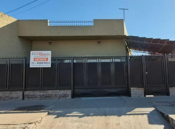 Casa · 160m² · 3 Ambientes · 1 Cochera