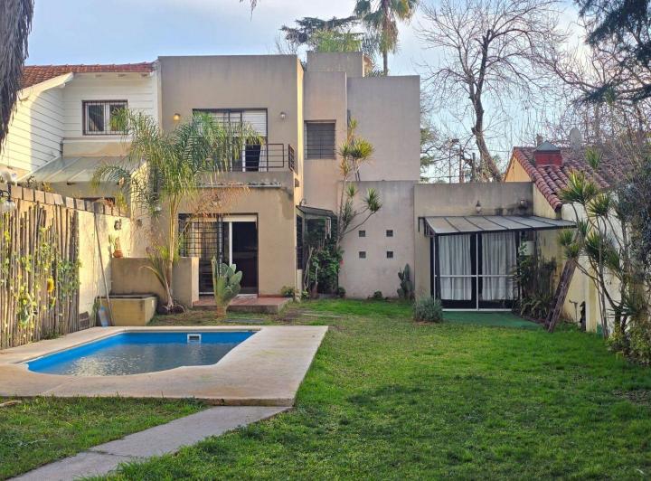 Casa · 200m² · 4 Ambientes · 1 Cochera