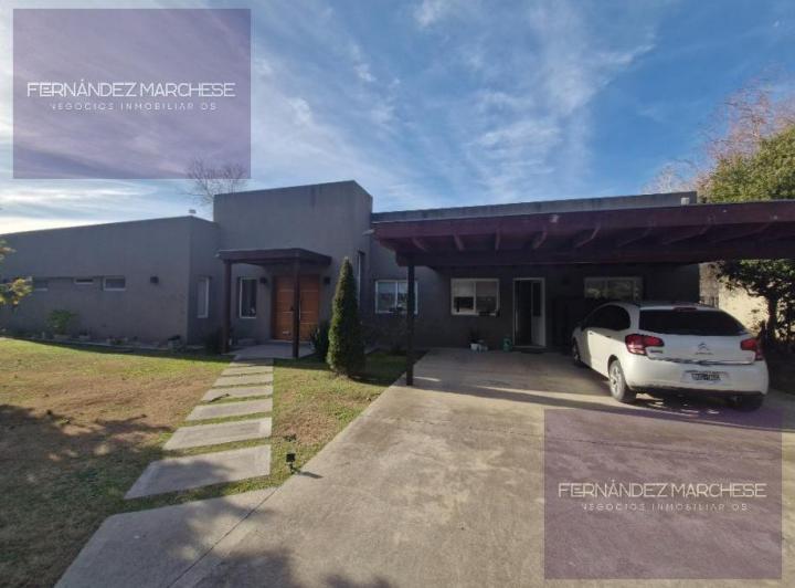 Casa · 210m² · 4 Ambientes · 1 Cochera