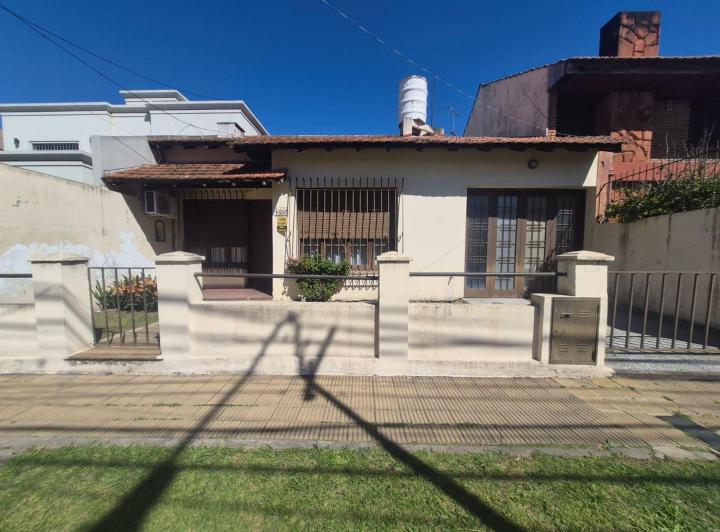 Casa · 98m² · 4 Ambientes · 1 Cochera
