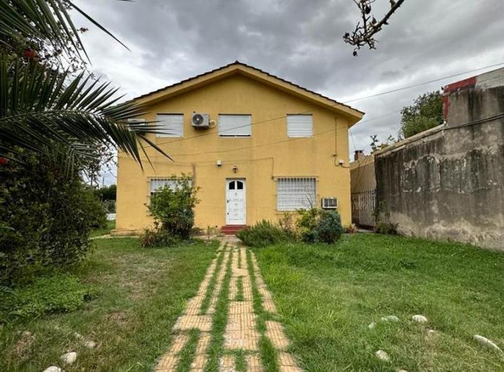 Casa · 200m² · 5 Ambientes · 5 Cocheras