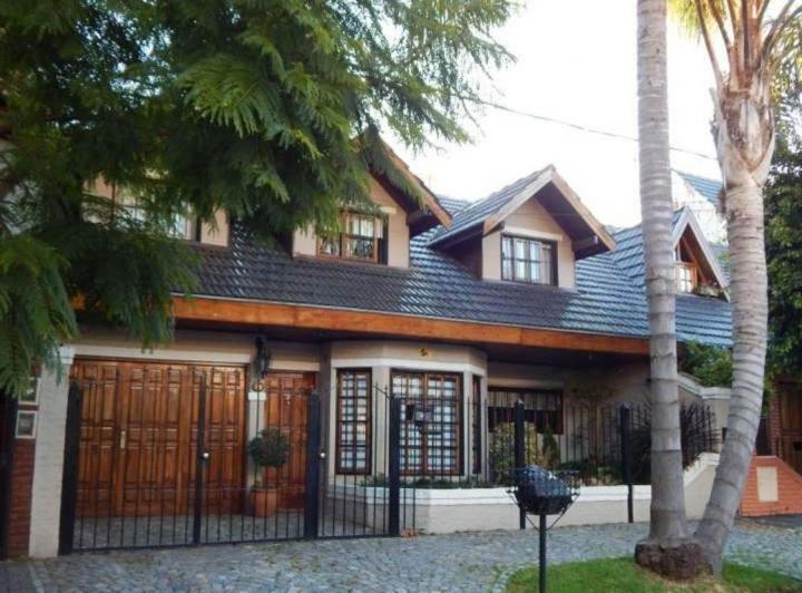 Casa · 180m² · 4 Ambientes · 1 Cochera