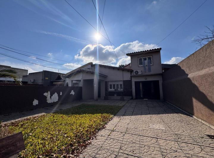 Casa · 198m² · 5 Ambientes · 4 Cocheras