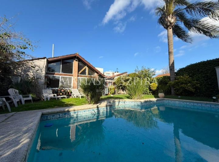 Casa · 170m² · 5 Ambientes · 2 Cocheras