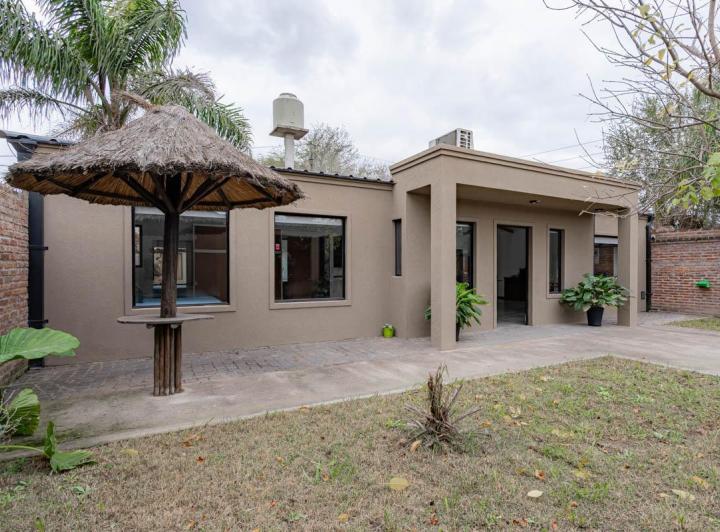 Casa · 90m² · 2 Ambientes · 2 Cocheras