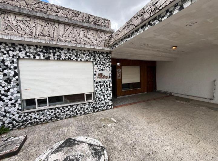 Casa · 200m² · 5 Ambientes · 1 Cochera