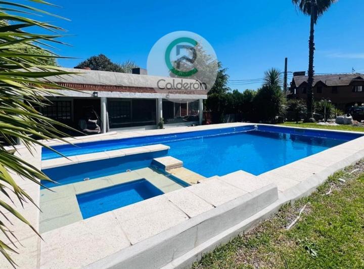 Casa · 158m² · 4 Ambientes · 5 Cocheras