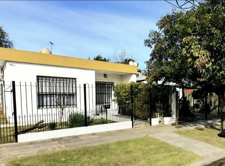 Casa · 150m² · 4 Ambientes · 2 Cocheras