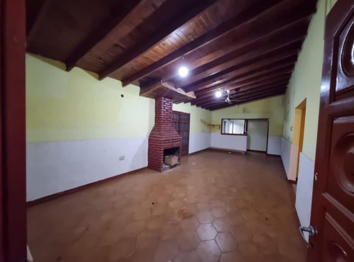 Casa · 180m² · 7 Ambientes · 1 Cochera