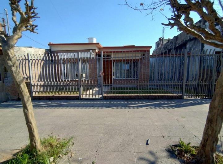 Casa · 60m² · 3 Ambientes · 2 Cocheras