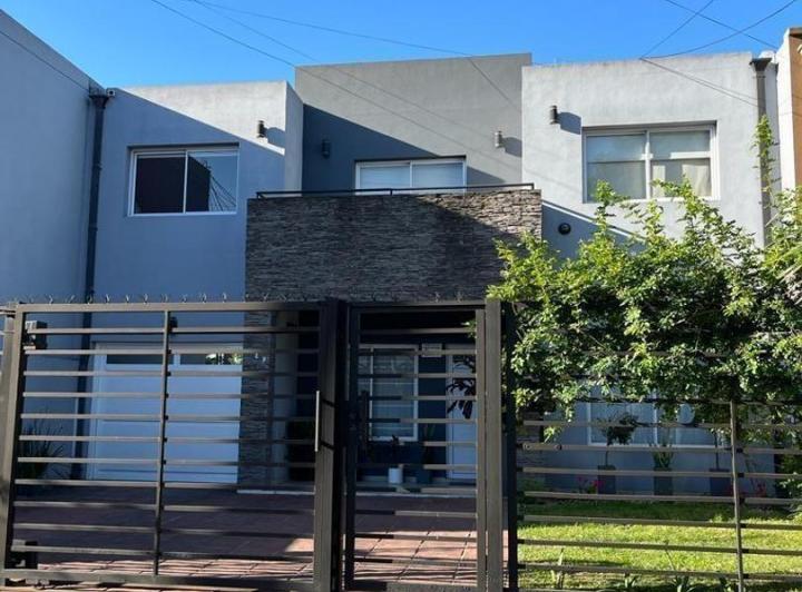 Casa · 174m² · 4 Ambientes · 3 Cocheras