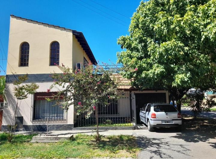 Casa · 160m² · 4 Ambientes · 1 Cochera