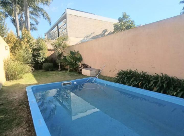 Casa · 128m² · 3 Ambientes · 2 Cocheras