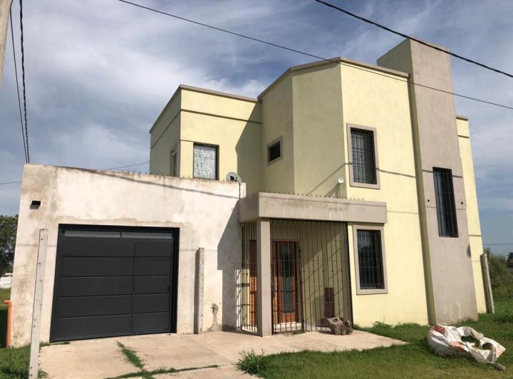 Casa · 200m² · 4 Ambientes · 2 Cocheras