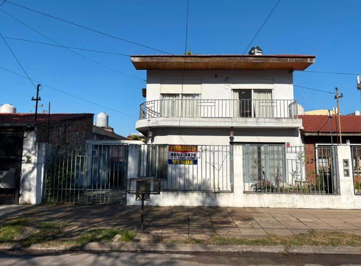 Casa · 133m² · 6 Ambientes · 2 Cocheras