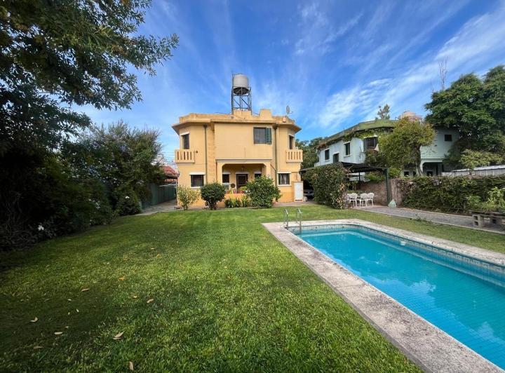 Casa · 300m² · 5 Ambientes · 3 Cocheras