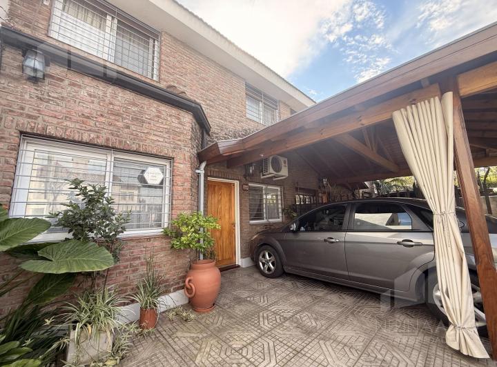 Casa · 88m² · 5 Ambientes · 2 Cocheras