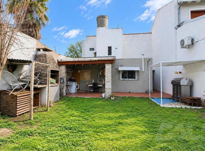 Casa · 228m² · 3 Ambientes · 1 Cochera