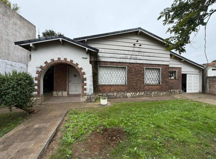 Casa · 150m² · 4 Ambientes · 2 Cocheras