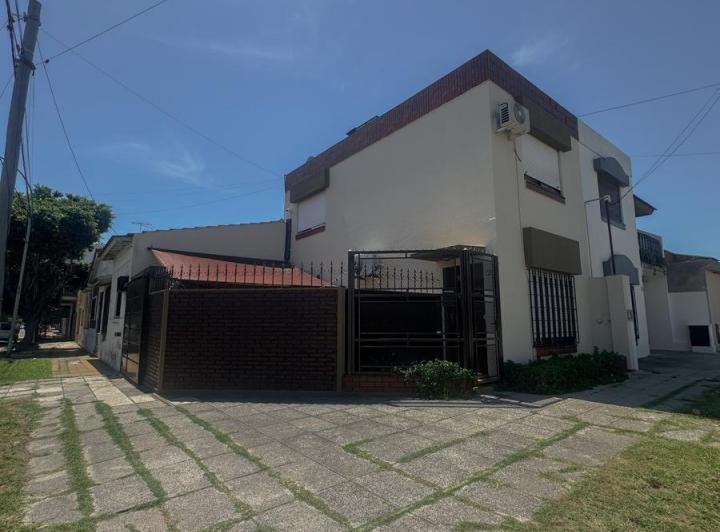 Casa · 60m² · 3 Ambientes · 1 Cochera