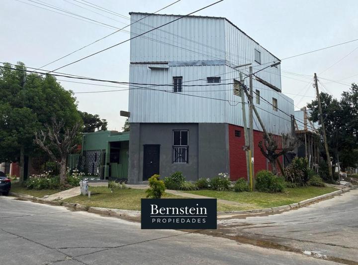 Casa · 160m² · 2 Ambientes · 1 Cochera