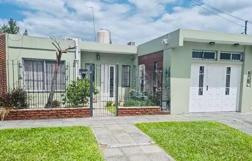 Casa · 160m² · 4 Ambientes · 2 Cocheras