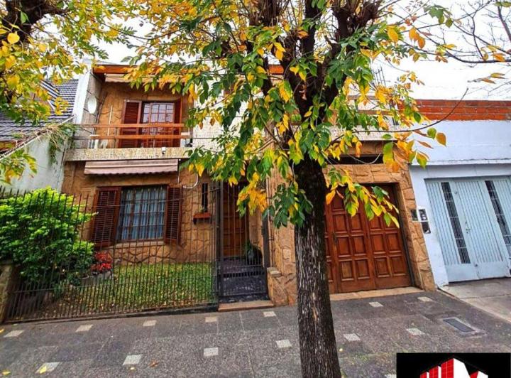 Casa · 150m² · 4 Ambientes · 1 Cochera