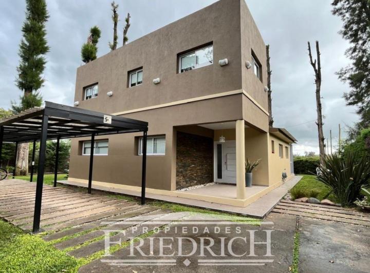 Casa · 178m² · 4 Ambientes · 2 Cocheras