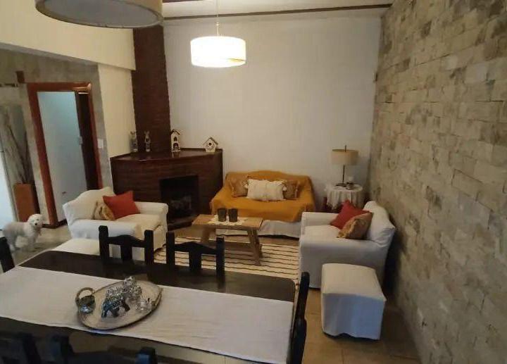 Casa · 220m² · 5 Ambientes · 1 Cochera