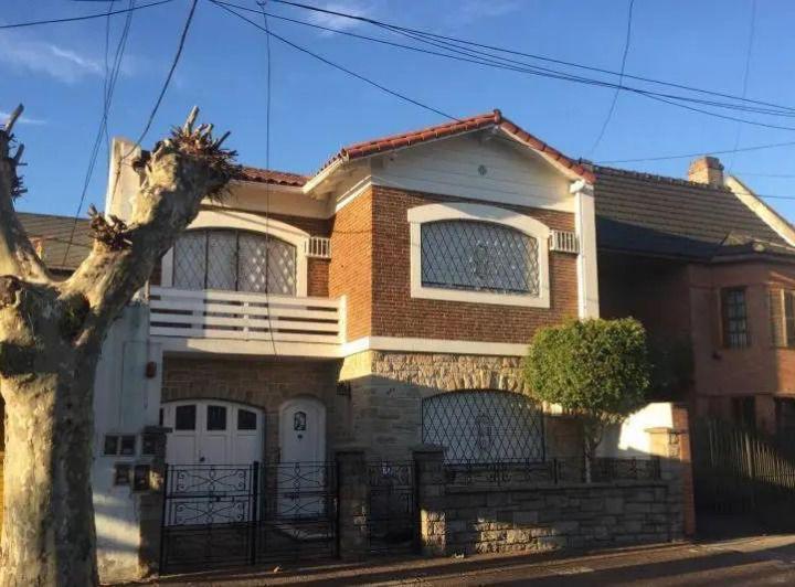 Casa · 340m² · 5 Ambientes · 1 Cochera