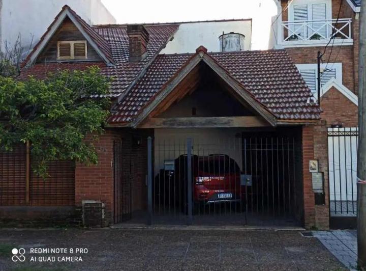 Casa · 200m² · 4 Ambientes · 1 Cochera