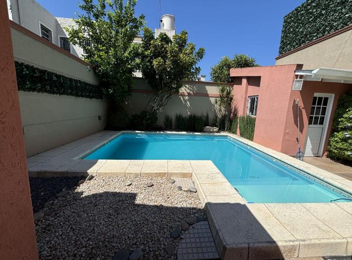 Casa · 150m² · 5 Ambientes · 2 Cocheras