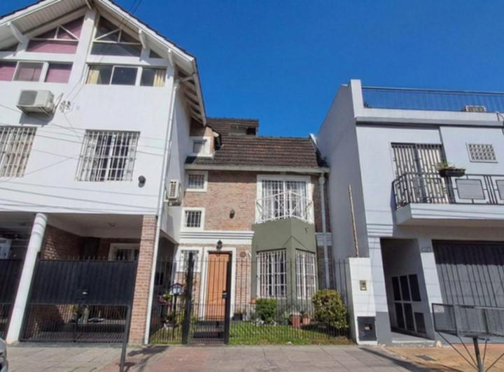 Casa · 75m² · 4 Ambientes · 1 Cochera