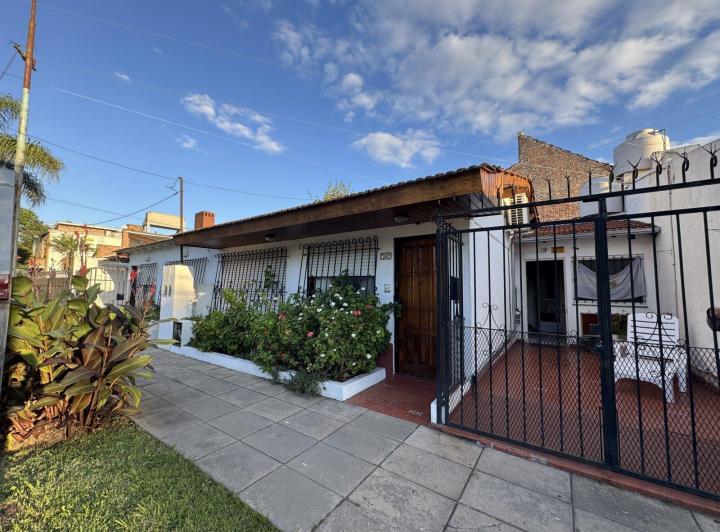 Casa · 77m² · 3 Ambientes · 1 Cochera