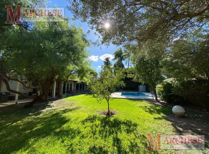 Casa · 360m² · 5 Ambientes · 2 Cocheras