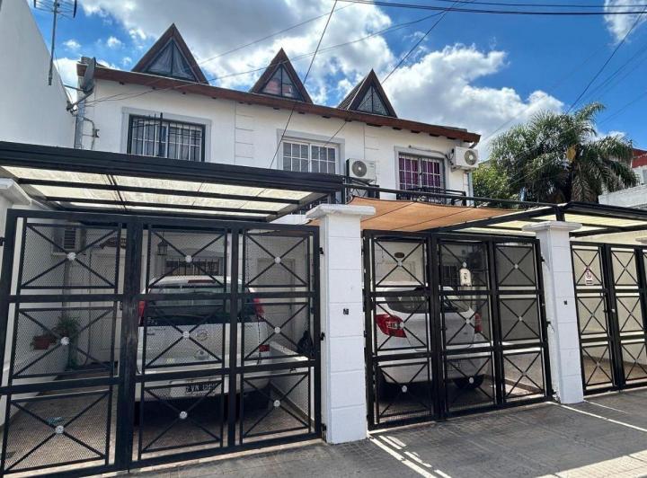 Casa · 74m² · 4 Ambientes · 1 Cochera