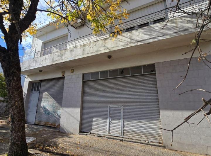 Casa · 256m² · 4 Ambientes · 2 Cocheras